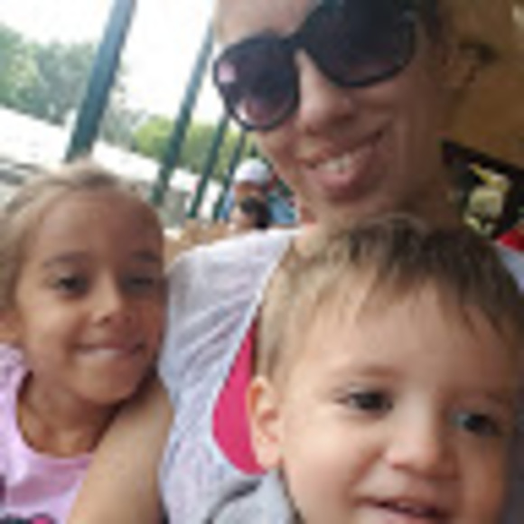 Meet your Posher, Yessenia - Picture 1 of 1